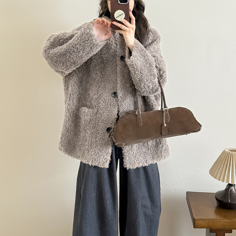 高级感满满！女款大码连帽颗粒绒羊羔毛外套，轻盈保暖，尽显气质