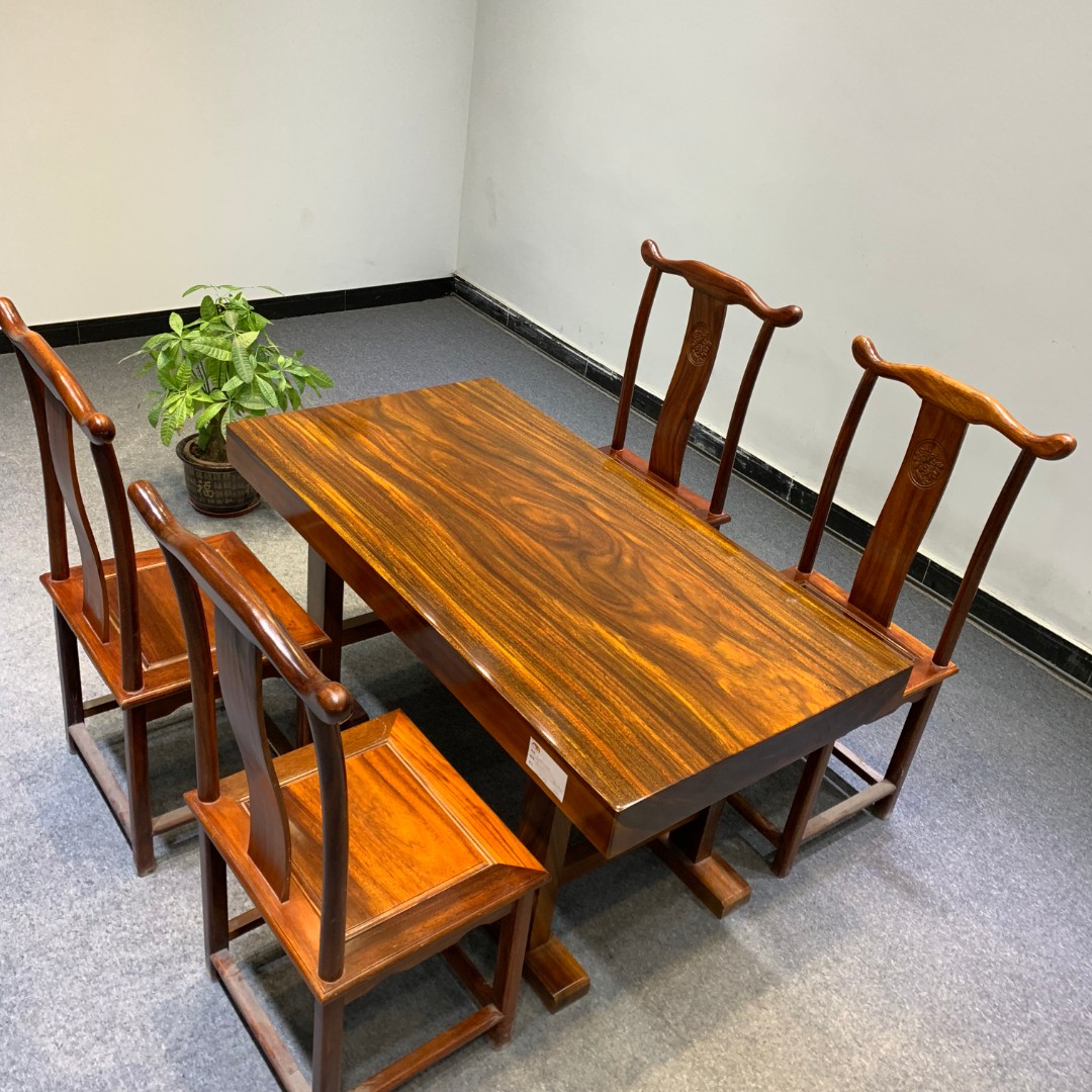 意向金非洲实木大板茶桌原木餐桌实木整块书桌巴花胡桃木搭配效果