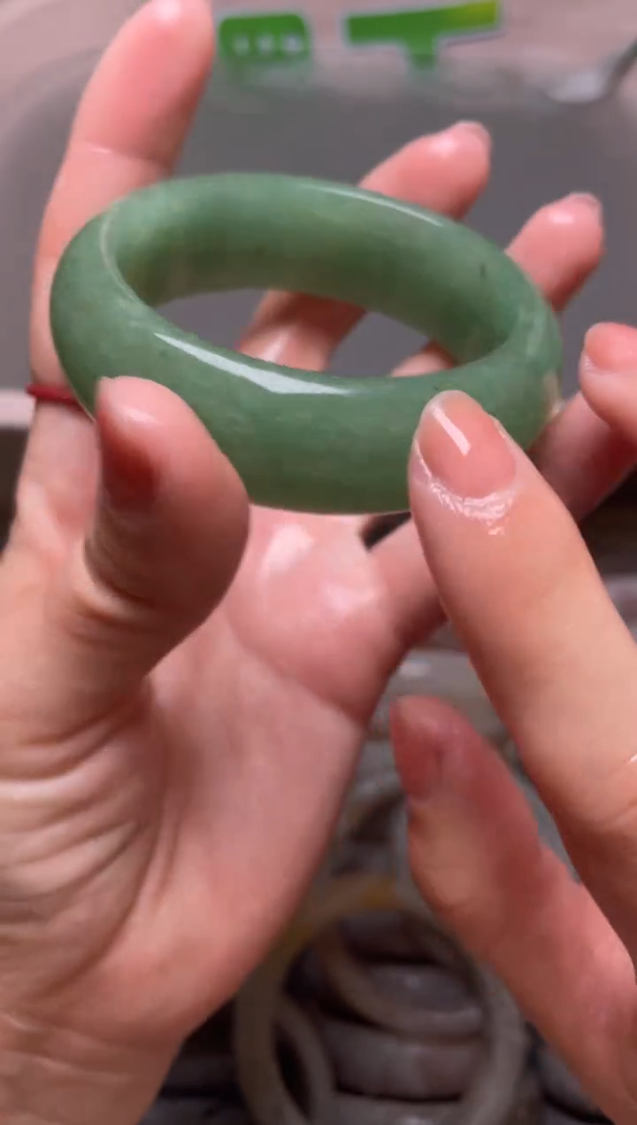 【闪购商品】石英质玉手镯未镶嵌55圈口