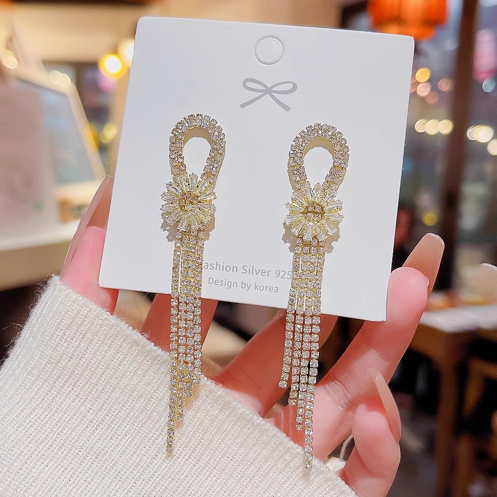 铜合金合成锆石耳饰 超闪花瓣流苏耳环轻奢高级感气质长款耳钉