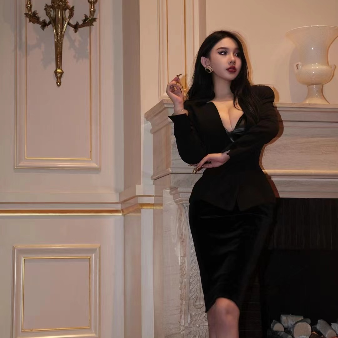 一颗歪桃2024新款女装 丝绒穆勒套装