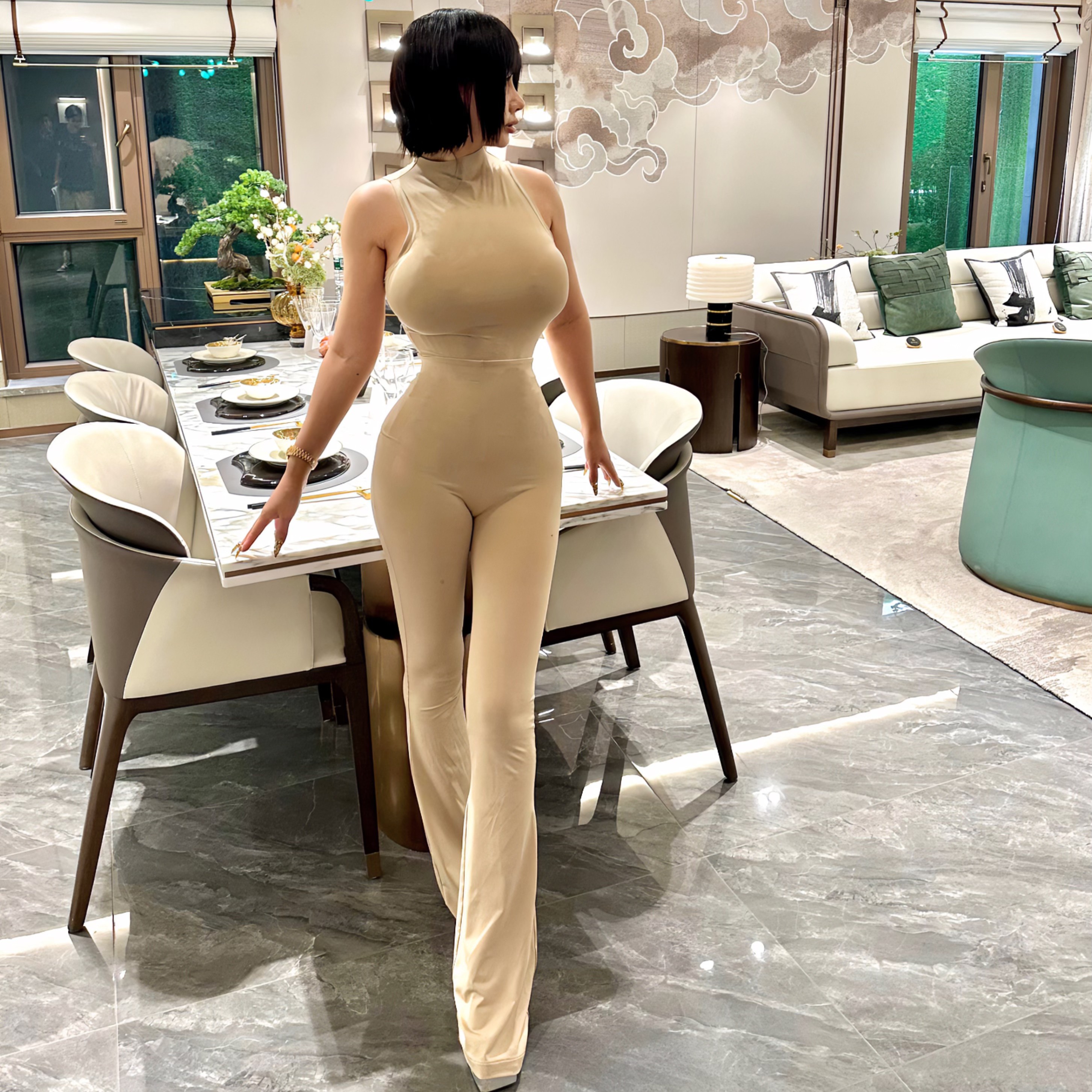 一颗歪桃自制大屁股套装喇叭裤紧身上衣蜜桃臀性感两件套