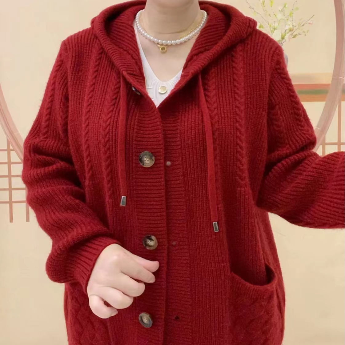 2025秋季新款中年妈妈时尚宽松大码毛衣衫高级休闲纯色连帽针织衫