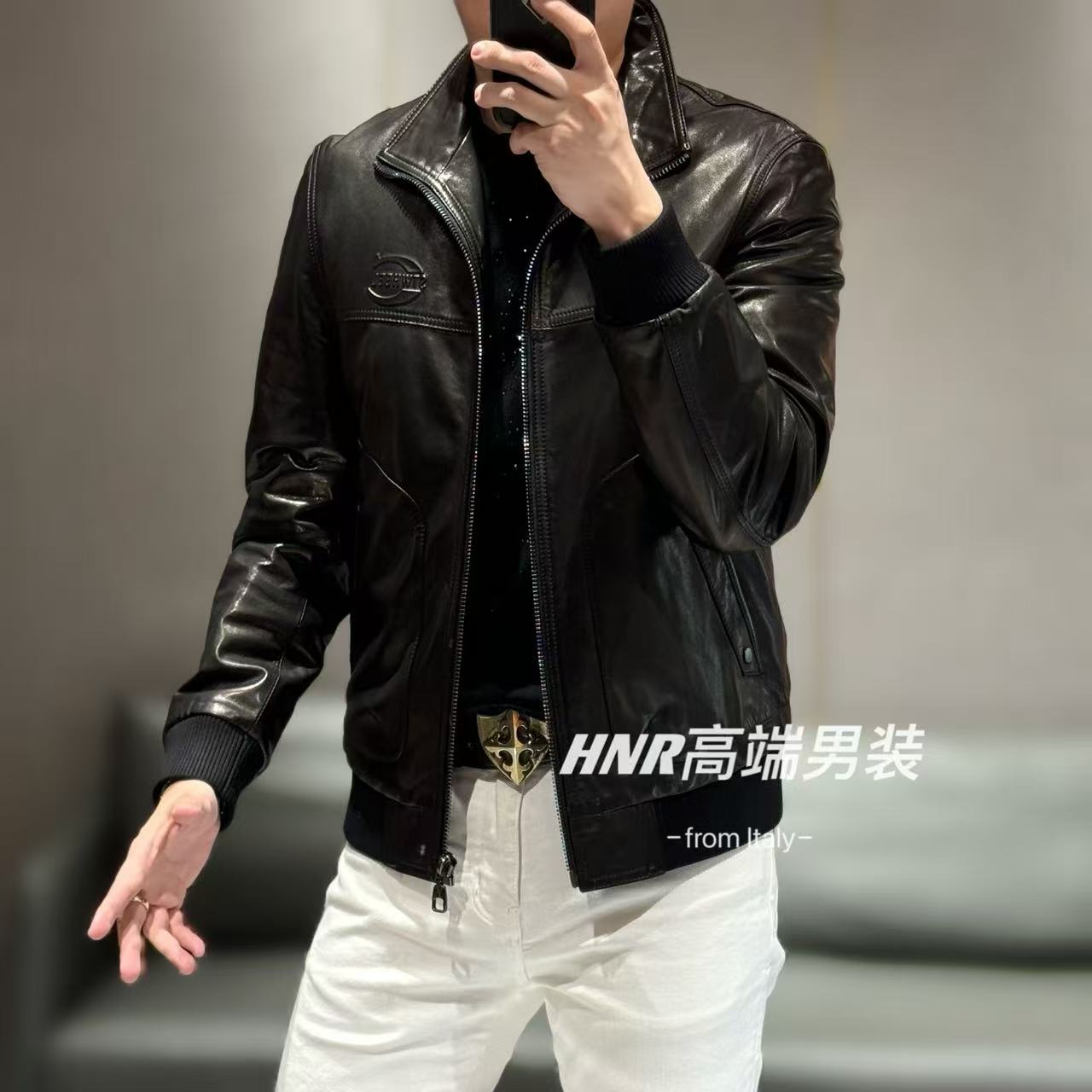 【山羊皮羽绒服】立体胸标图案时尚潮流简约百搭羽绒服26325-5