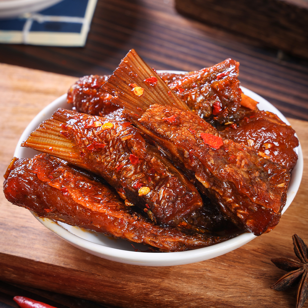 爆辣鱼尾麻辣大袋香辣味鱼尾巴零食小吃即食鱼肉休闲100g/袋美味