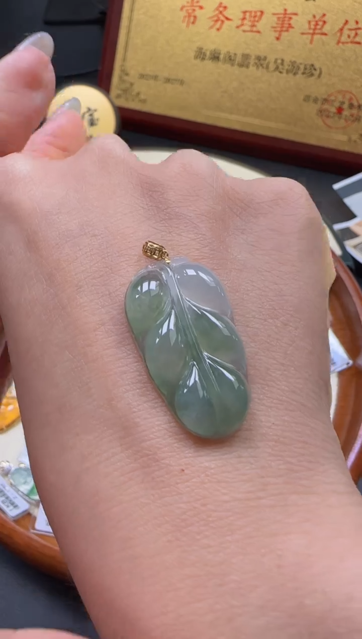 【闪购商品】翡翠颈饰18K金镶嵌叶子