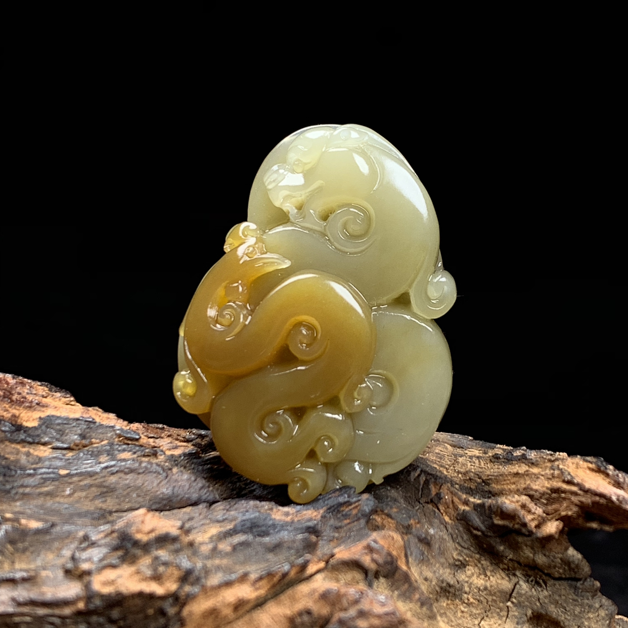 天然新疆和田玉龙凤呈祥吊坠尺寸43*33*13重量27克