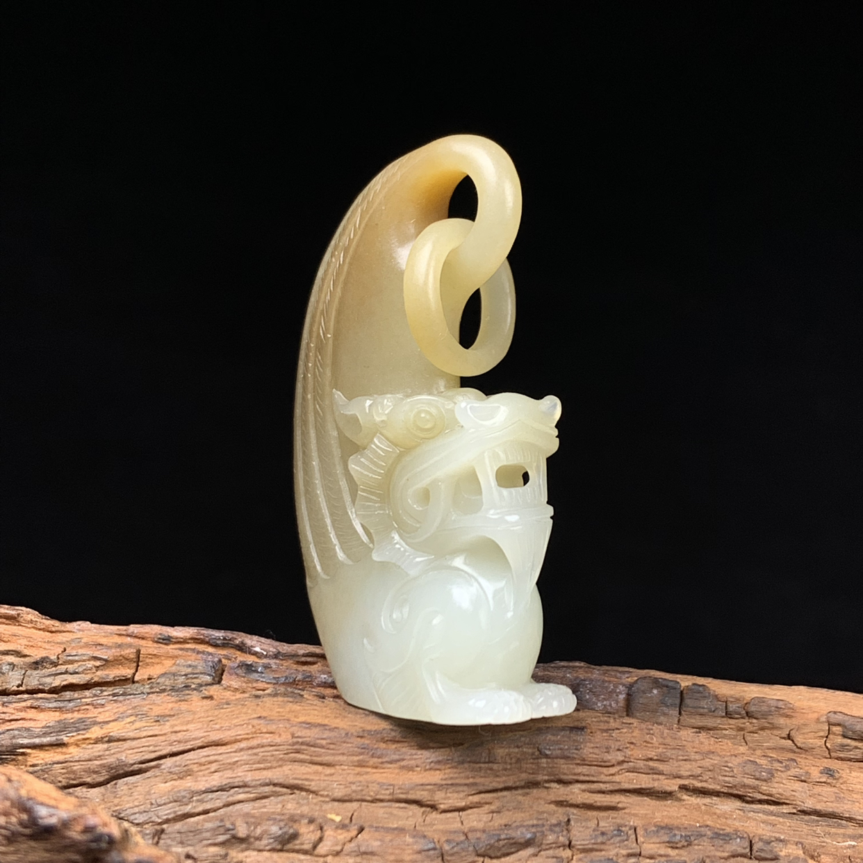 天然新疆和田玉飞龙入府吊坠尺寸47*28*11重量21克