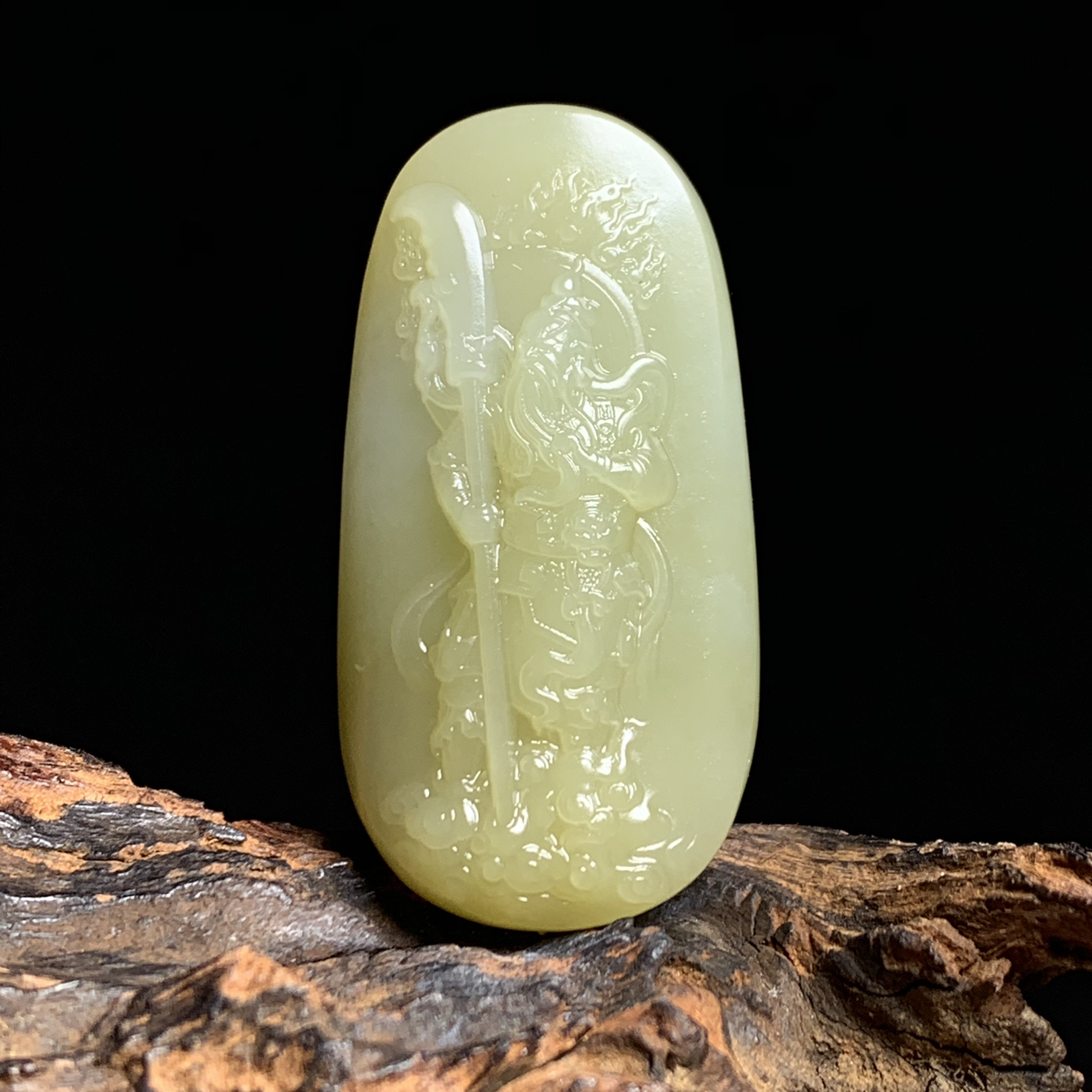 天然新疆和田玉义薄云天关公吊坠尺寸54*28*12重量35克