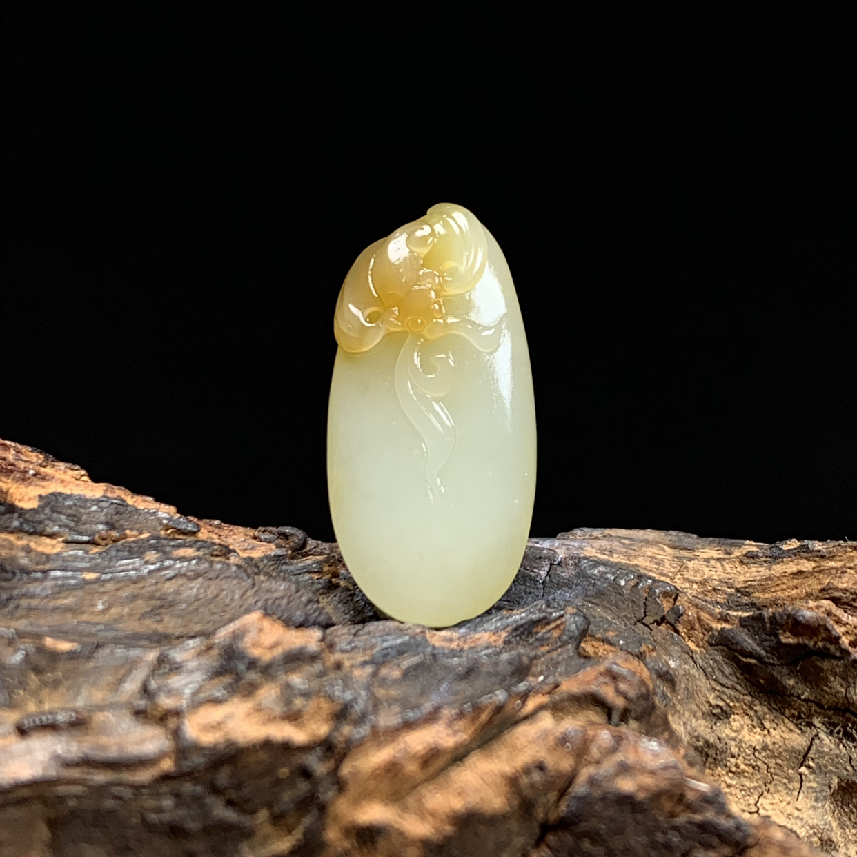 天然和田玉蝙蝠吊坠尺寸31*16*7重量6克