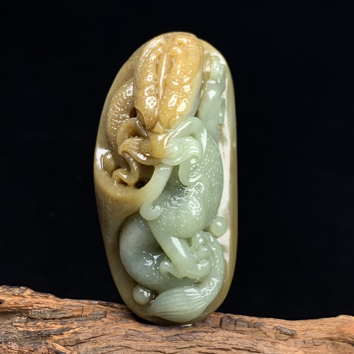 天然新疆和田玉龙行天下把件尺寸88*43*34重量163克