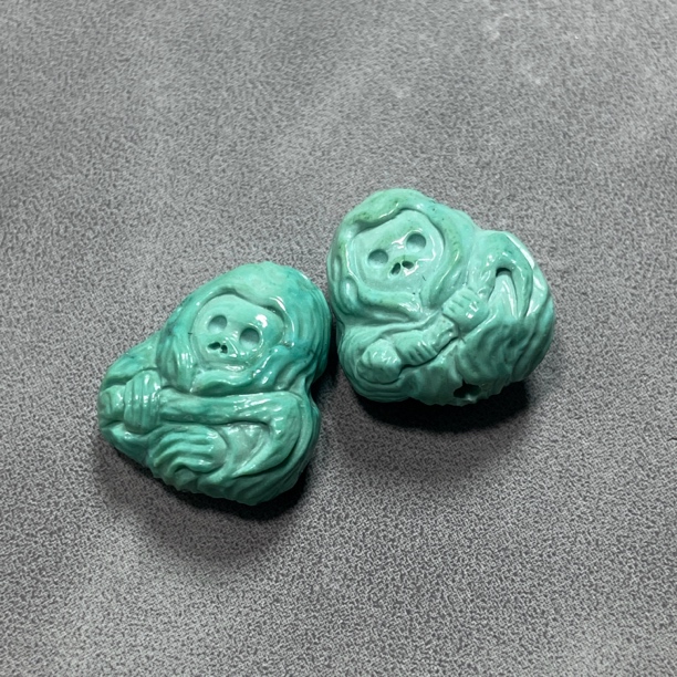 原矿绿松石雕刻背云挂件