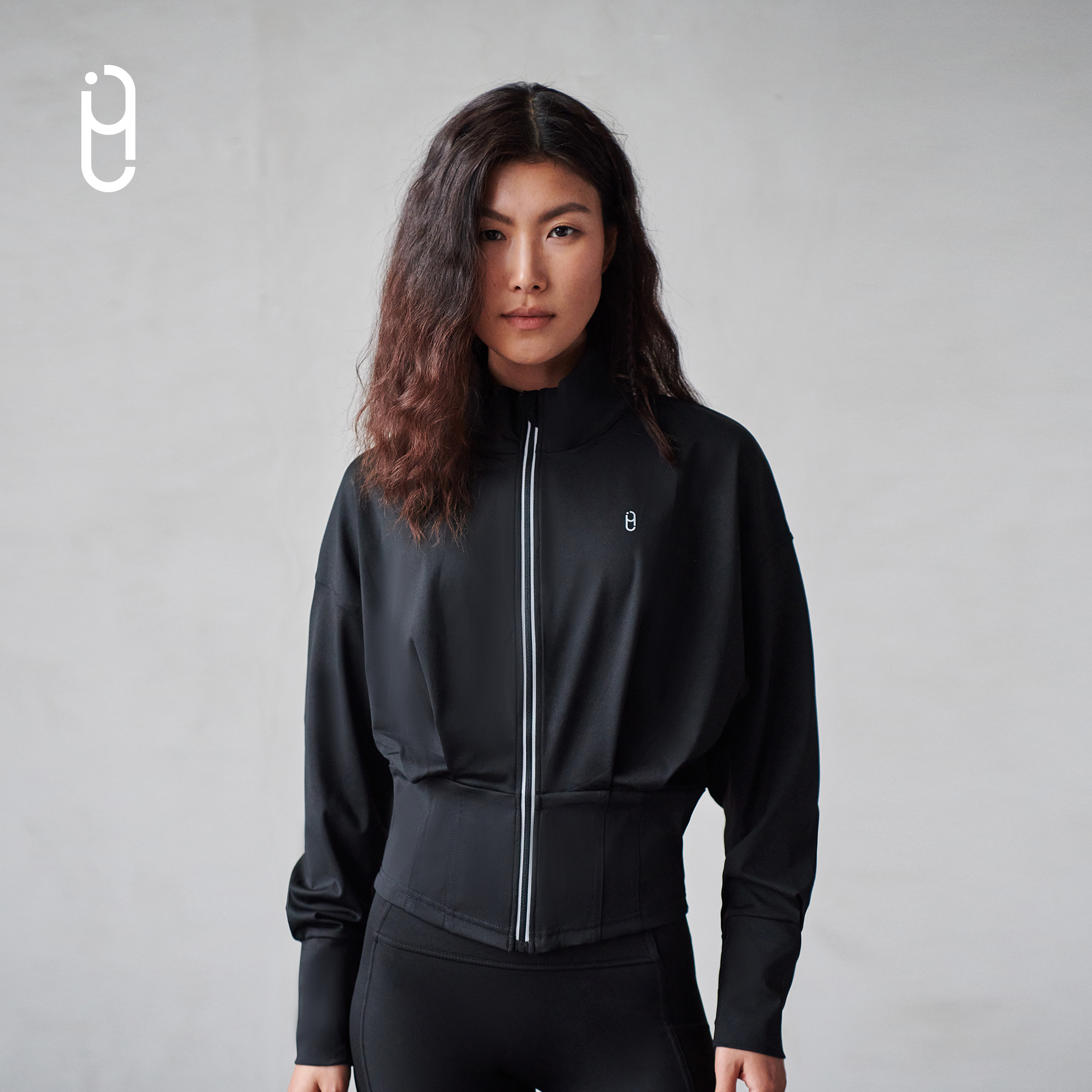 YLI外里秋软壳女夏季户外健身短款防皮肤衣修身显瘦骑行服女款