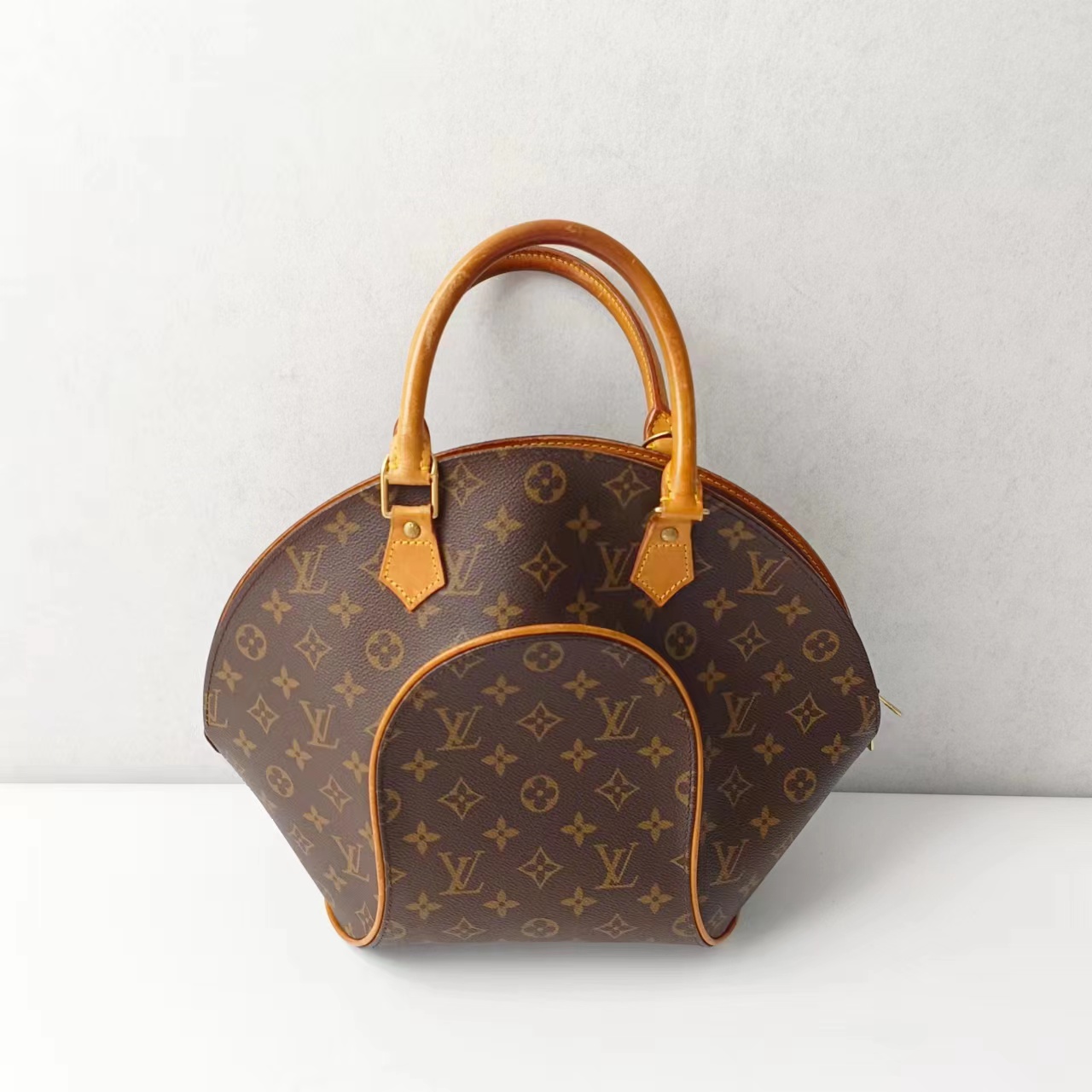 95新 LV 老花手提包  9369