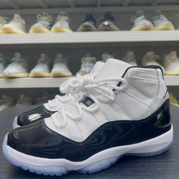 99新 耐克 Air Jordan11康扣 41码 无原盒 篮球鞋 黑白 中古