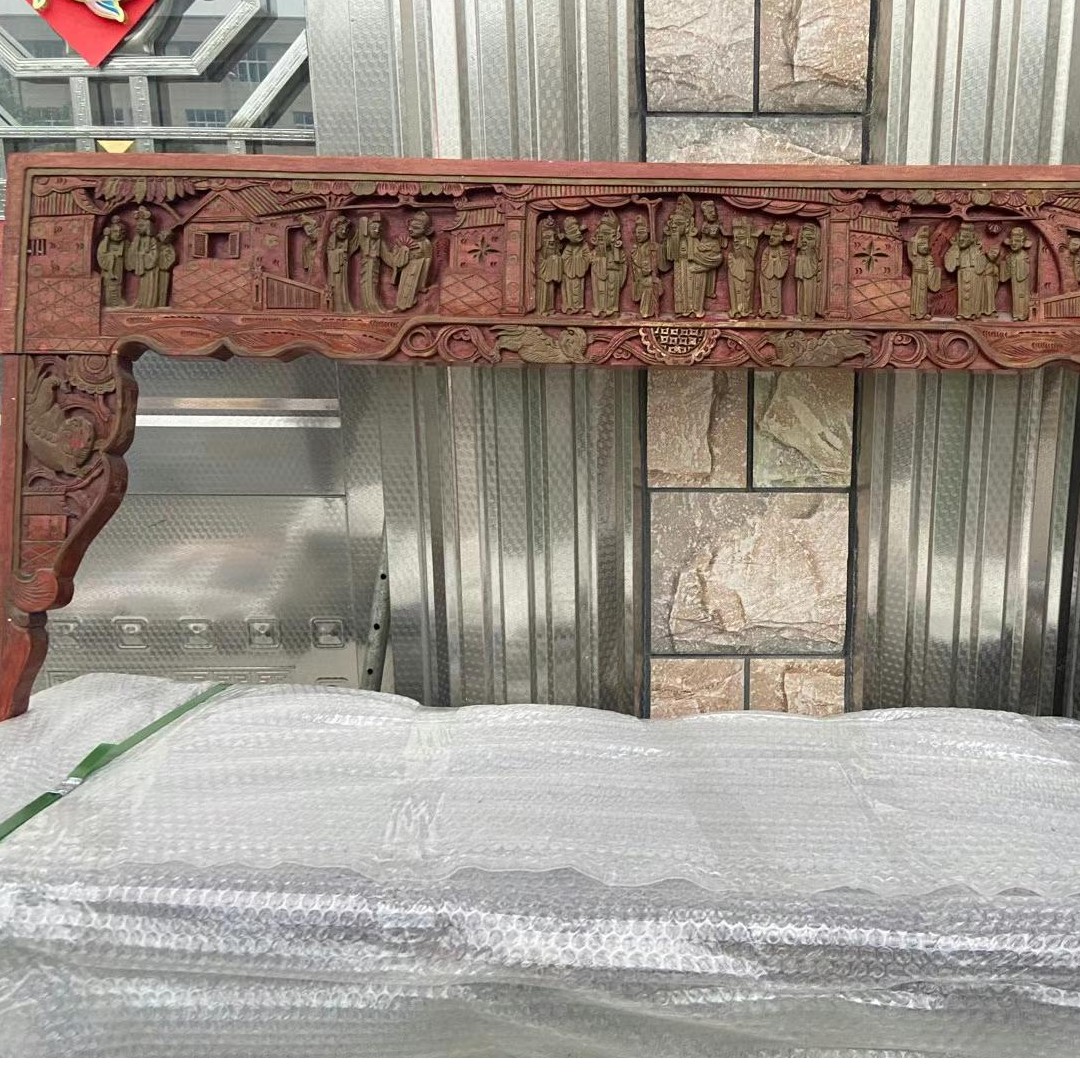 花板门楣精美雕刻。