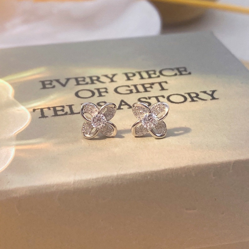 925银合成锆石耳饰 时尚四叶花耳钉女小众设计简约轻奢满钻小巧