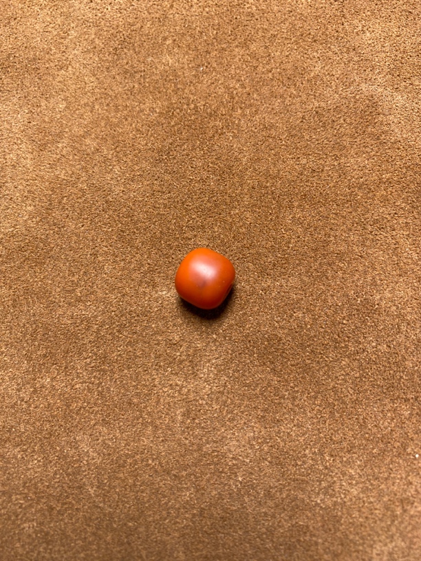 玛瑙柿子红老型珠子，价格为两颗价格