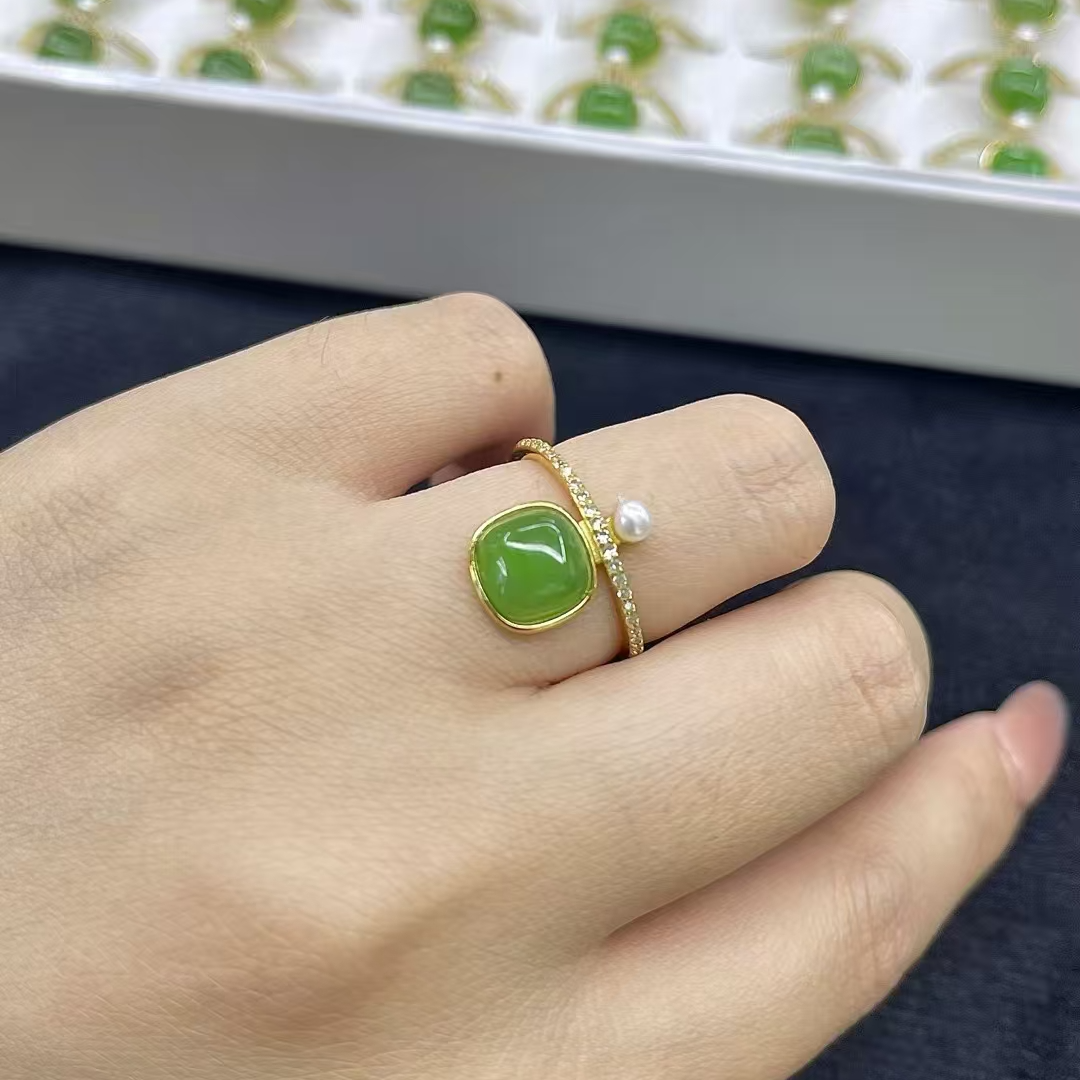 天然和田玉碧玉方糖款银镶戒指冰透干净颜色均匀送礼物