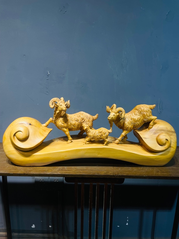 崖柏，【三羊开泰】立体镂空，工艺精细，实物尺寸：63-16-26，