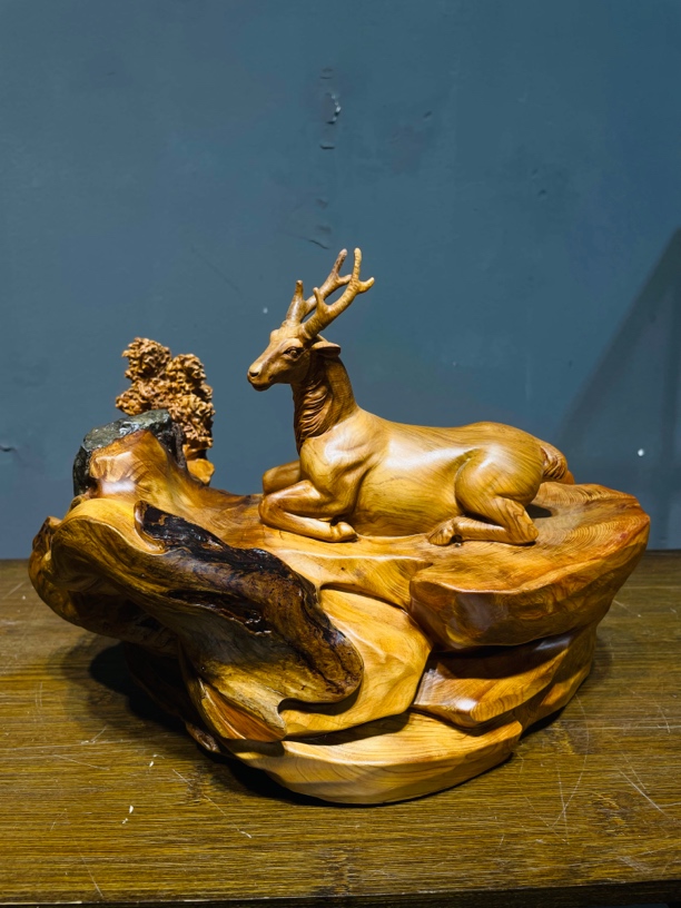 崖柏根包石，【灵山有鹿】立体镂空，工艺精细，实物尺寸：28-20-23，