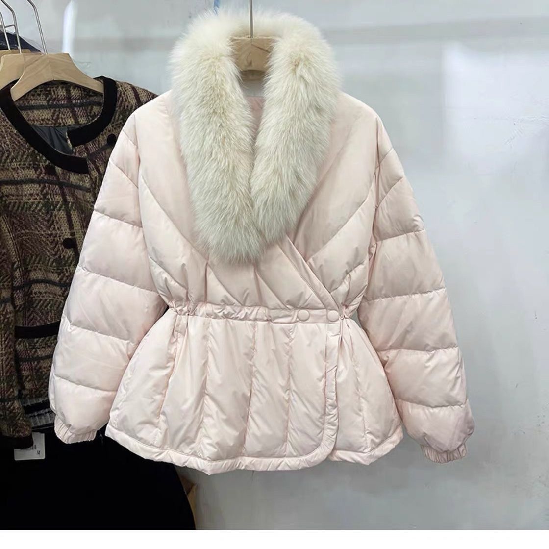 羽绒服洋气狐狸毛围脖V领收腰系带羽绒服外套女冬气质显瘦白鸭绒