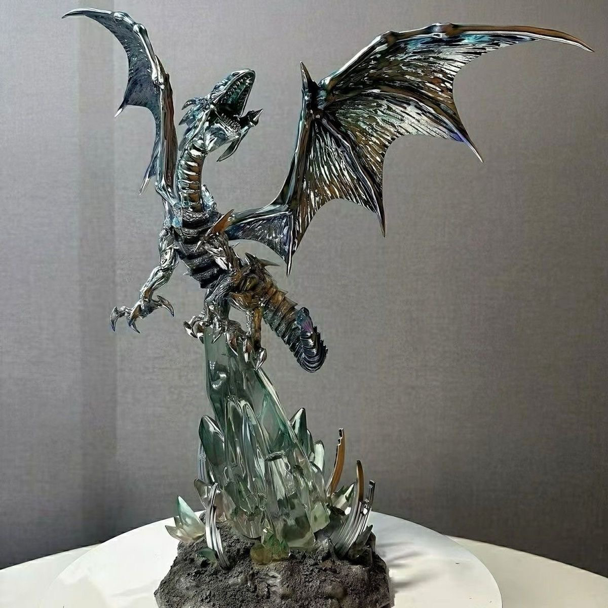 青眼白龙 45cm 现货 可发光 游戏王系列 带地台 手办 摆件