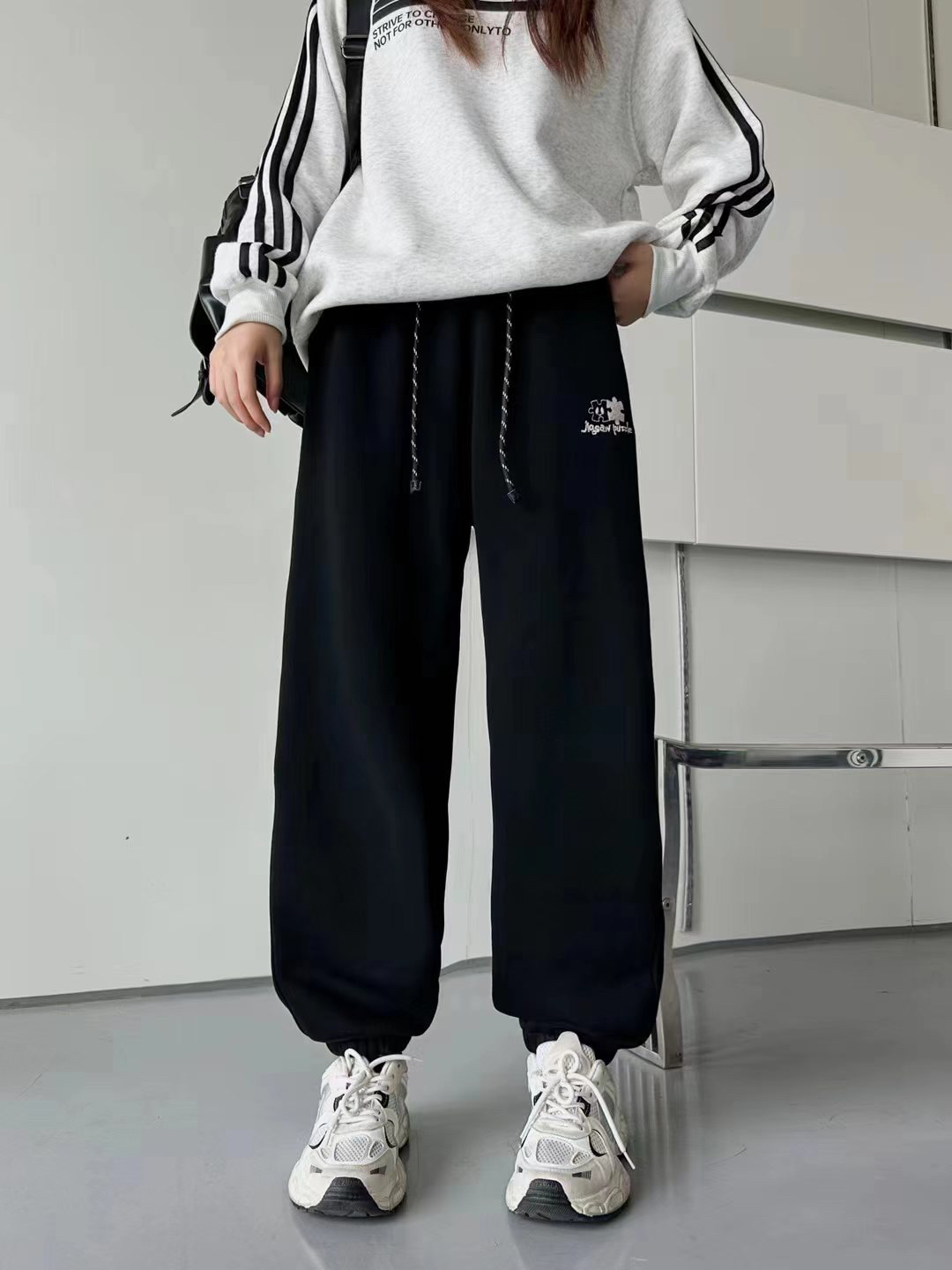 小文童学秋冬款儿童宽松加绒卫裤女童2354男童字母刺绣运动裤时尚