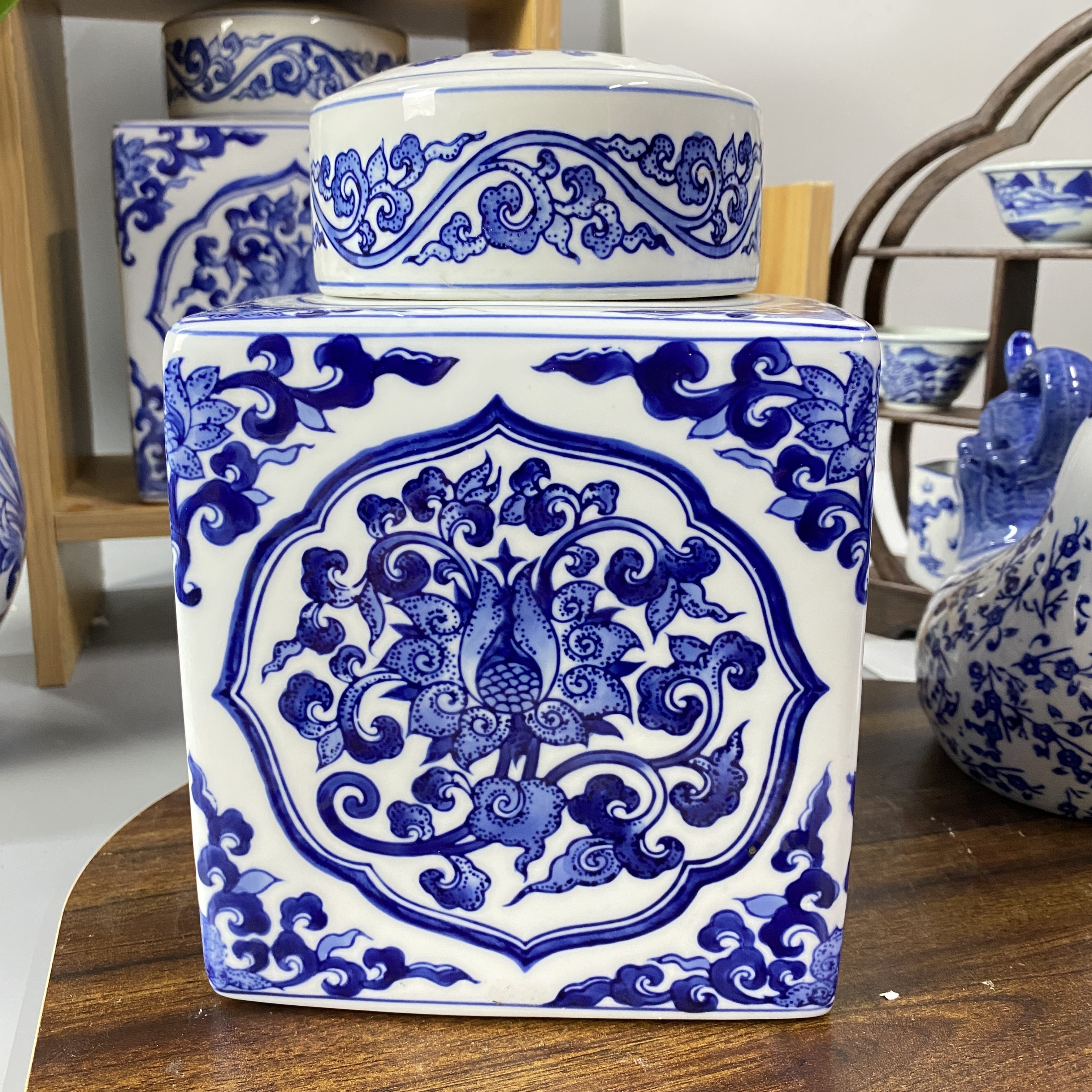 外贸库存青花瓷摆件茶叶罐储蓄罐陶瓷罐子新中式摆件四方罐子糖罐