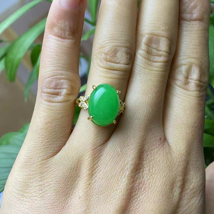 翡翠绿蛋面戒指女款