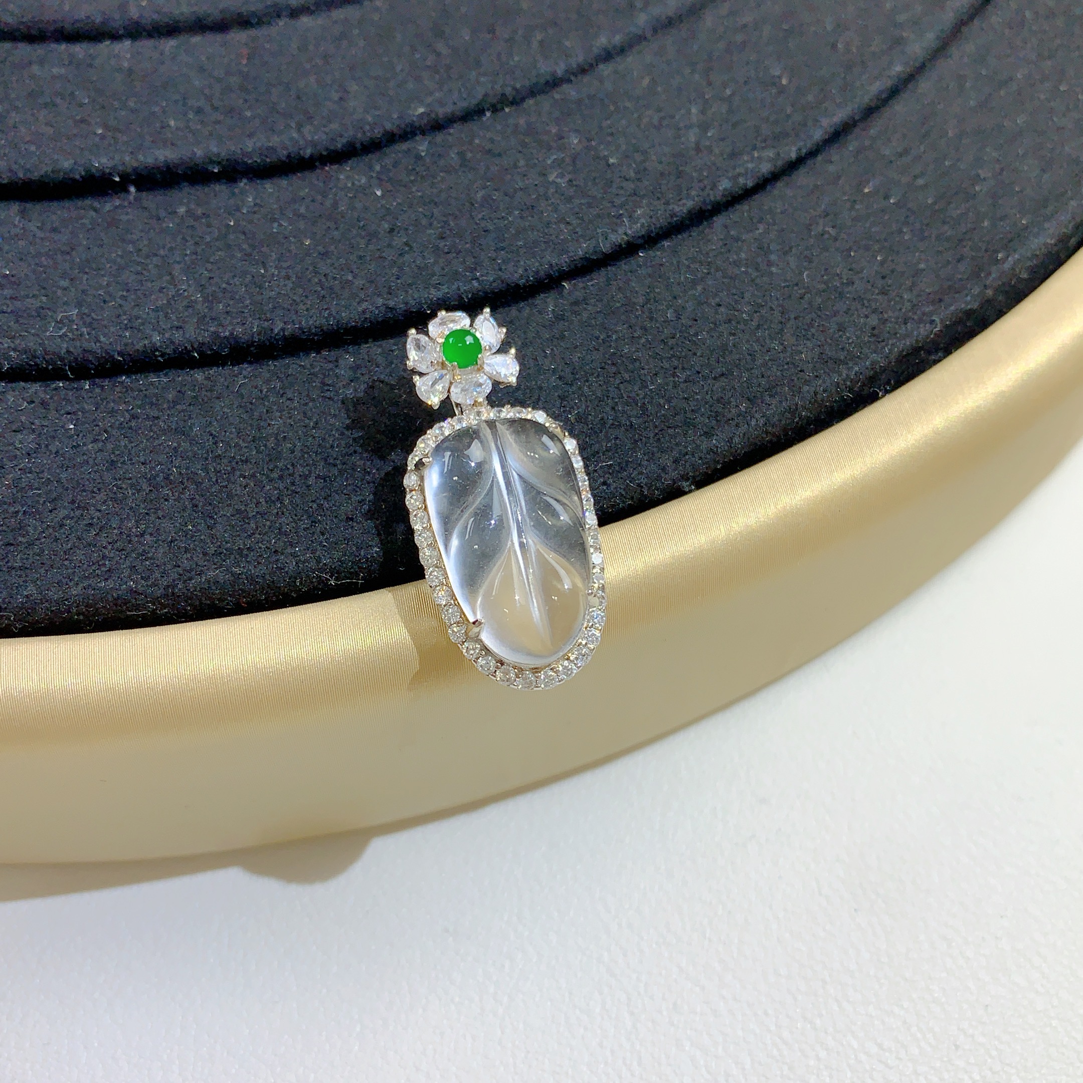 s925银镶嵌中国好珍宝迷你叶子不封底冰透款时尚吊坠