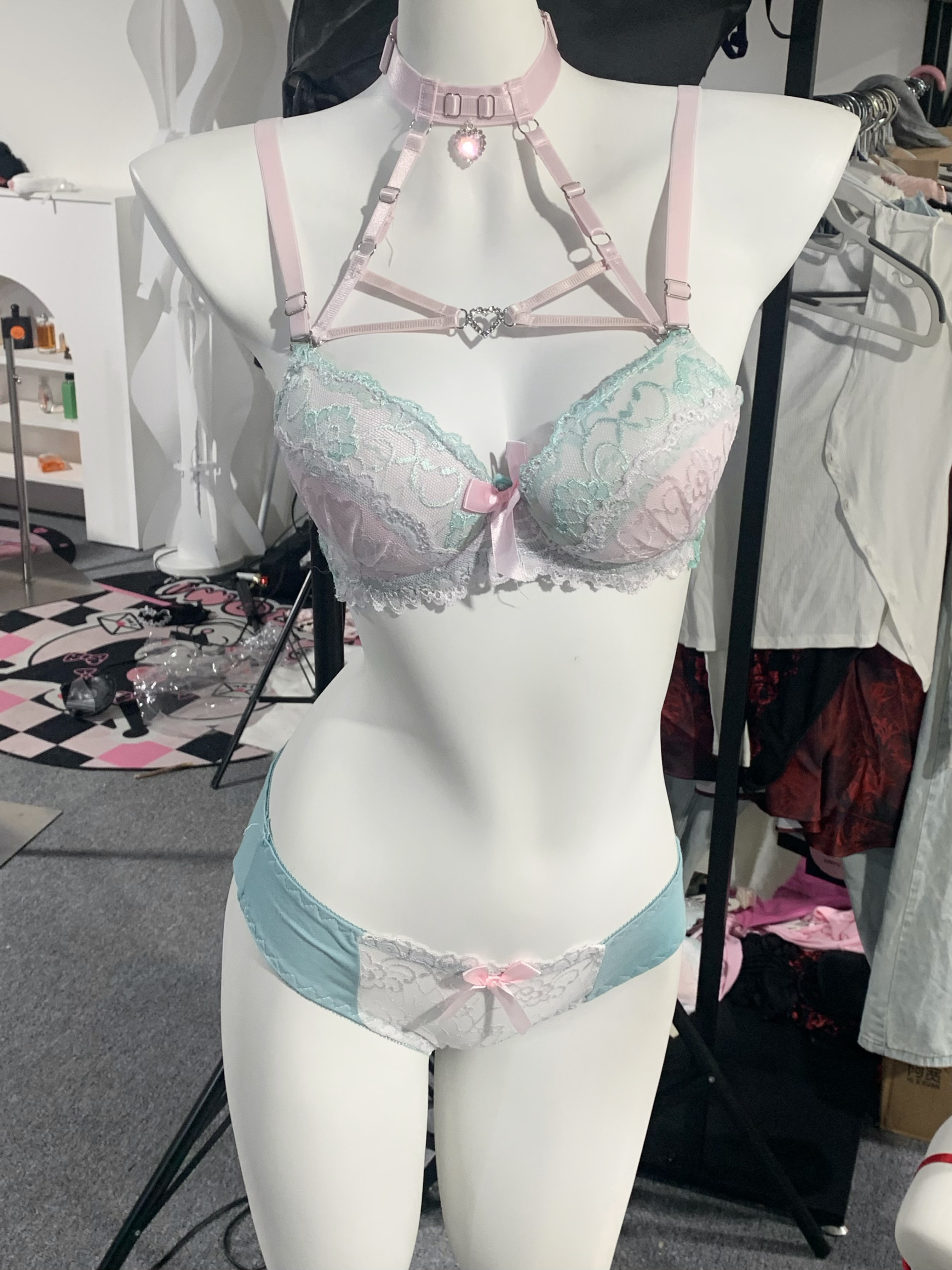 《心碎丘比特》水钻蕾丝心机内衣