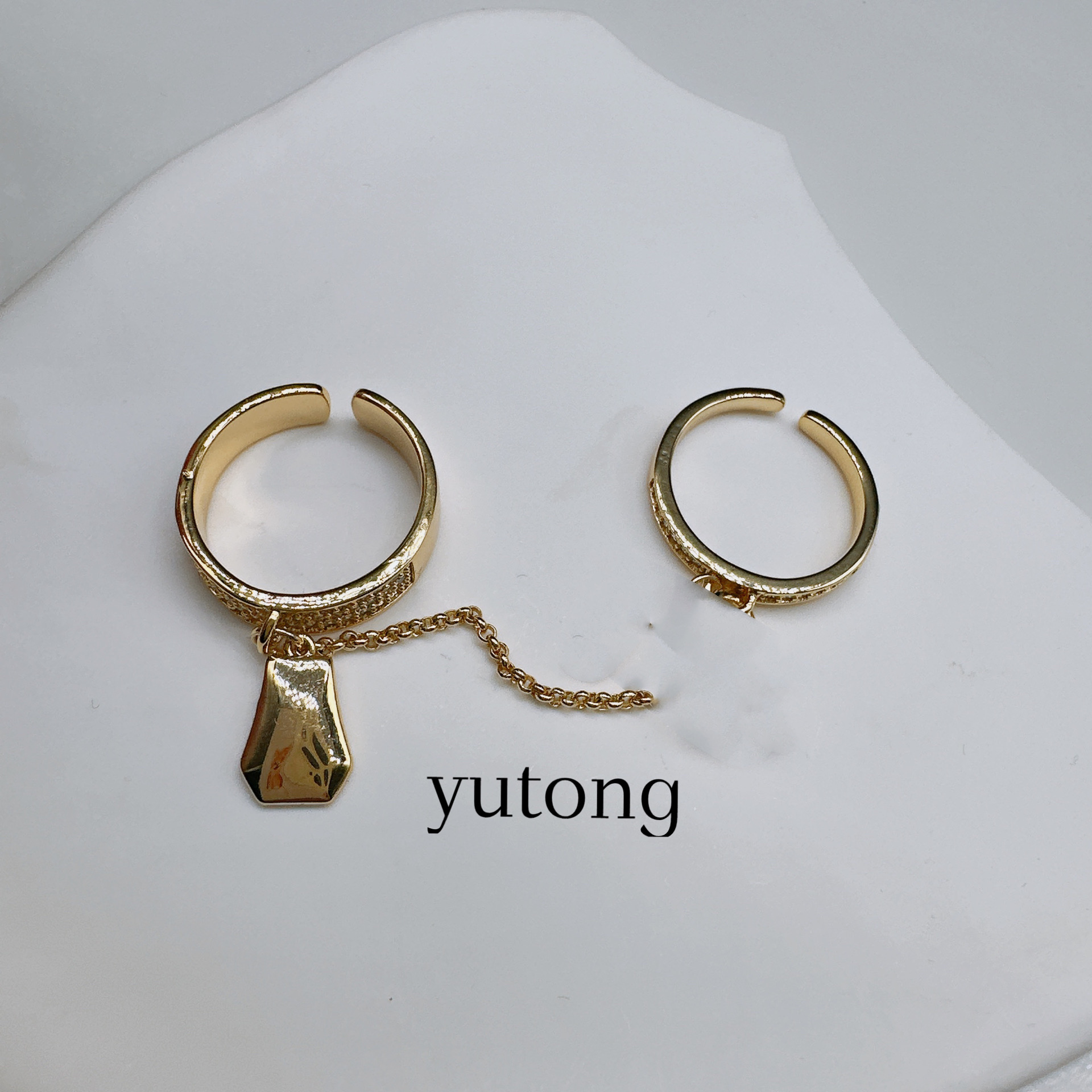 铜合金合成锆石戒指 【雨桐轻奢饰品】设计款戒指LWW2877J