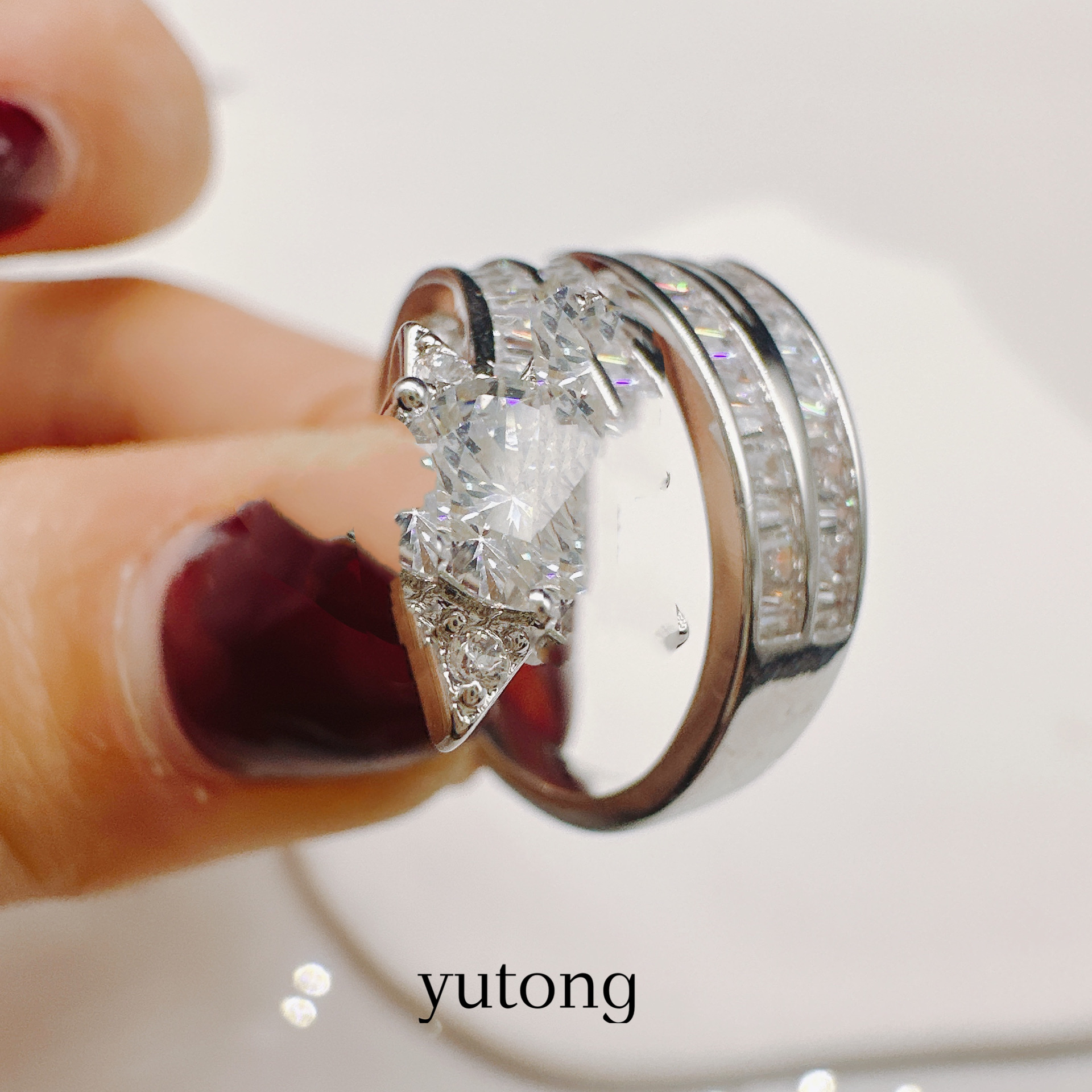 铜合金合成锆石戒指 【雨桐轻奢饰品】设计款戒指LWW2878X