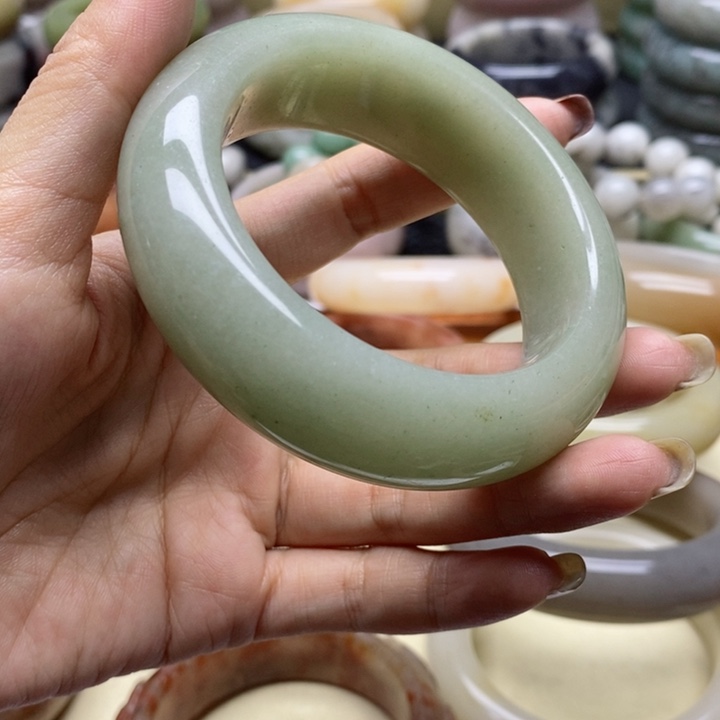 石英岩玉手镯未镶嵌