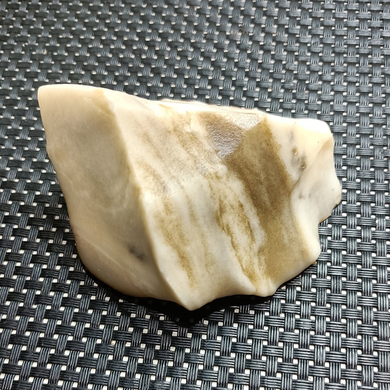 新疆北疆戈壁五彩石盆景石
