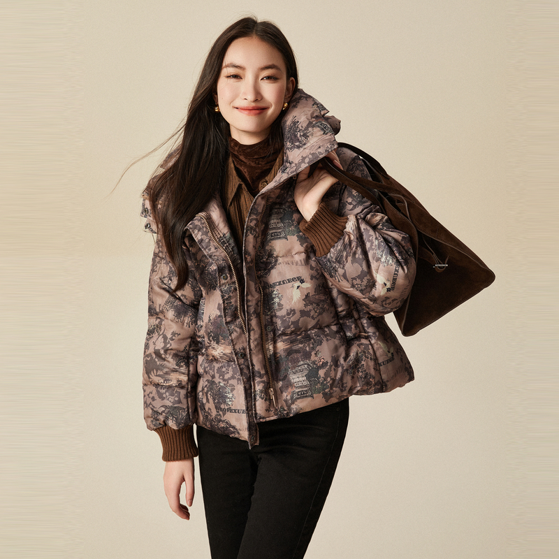 《滕王阁走秀款》XG雪歌鹅绒服羽绒服XJ406097B396保暖带帽