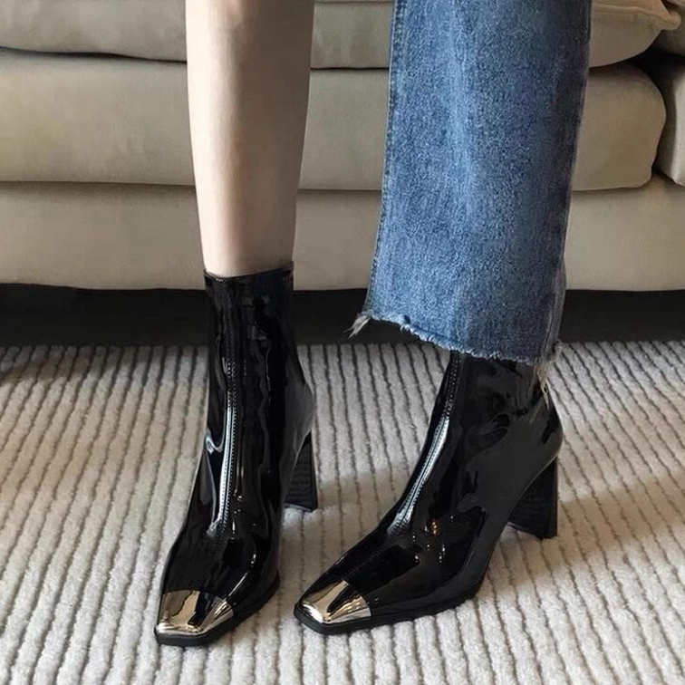 【柒七匠心】走秀款金属铁头漆皮短靴女方头粗跟气质时尚性感靴子