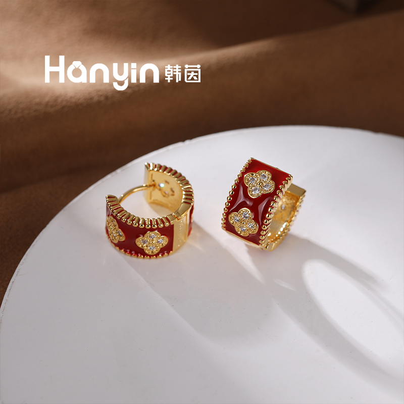 铜合金合成锆石耳饰 气质复古风微镶四叶草宽边圆形耳扣