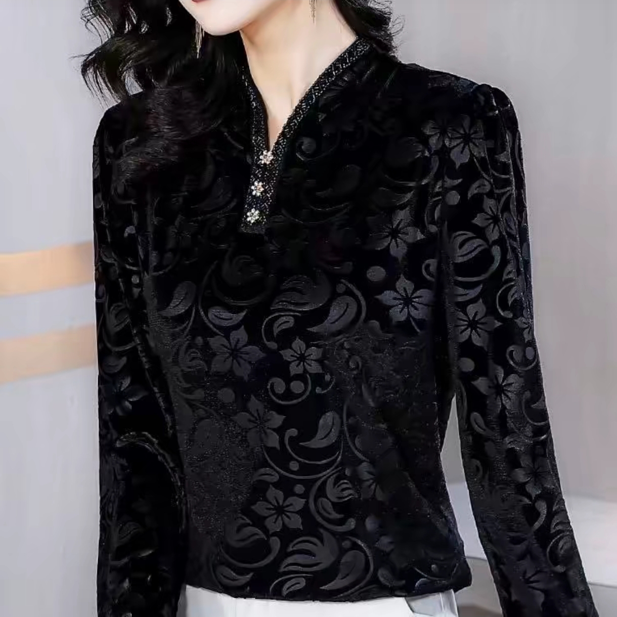 XeJ 金丝绒压花时尚洋气泡泡袖领口烫钻弹力大码小衫