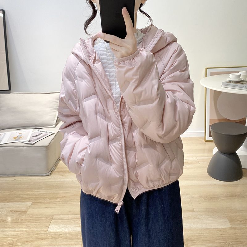 波司澄时尚轻薄白鸭绒羽绒服女冬季新款小个子短款轻便菱格连帽外