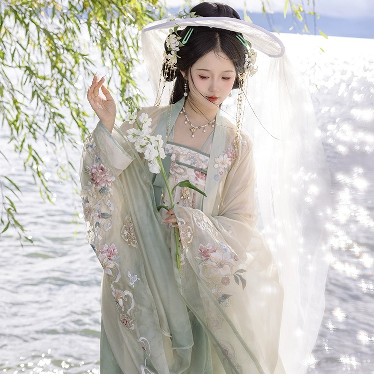 朝云辞汉服重工刺绣古装孤品清仓  NO退NO换 个别瑕疵 介意勿拍