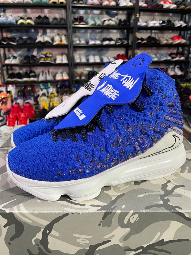 95新 NIKE/耐克 原盒39码245/LeBron17篮球鞋 more联名 左鞋瑕疵