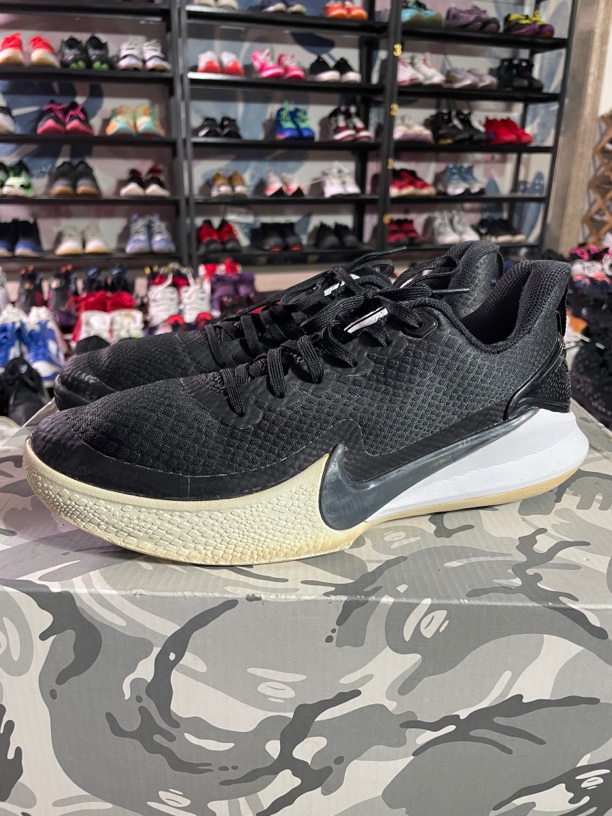 42码/Nike Mamba Focus 时尚防滑耐磨 篮球鞋/公价1159 鞋口瑕疵