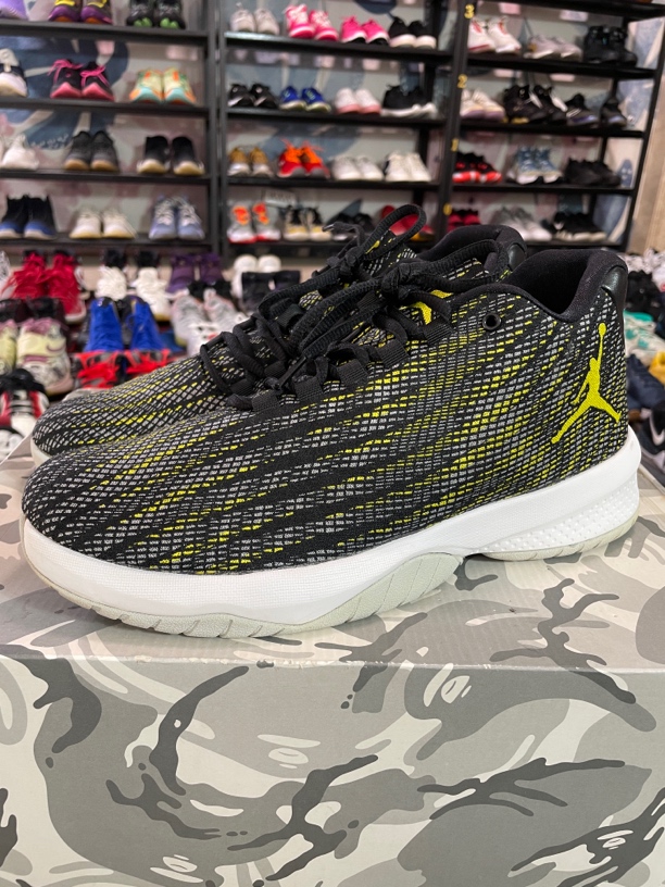 43码275/Jordan B. Fly X Black Yellow 绿金运动鞋