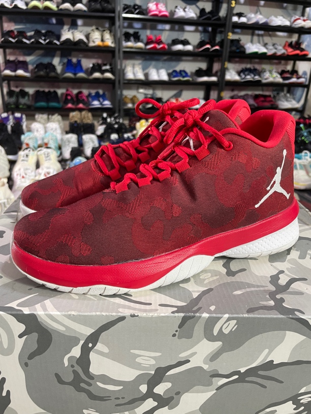 41码260/Jordan B. Fly X Univ红白色运动鞋/公价999 右鞋底刮蹭