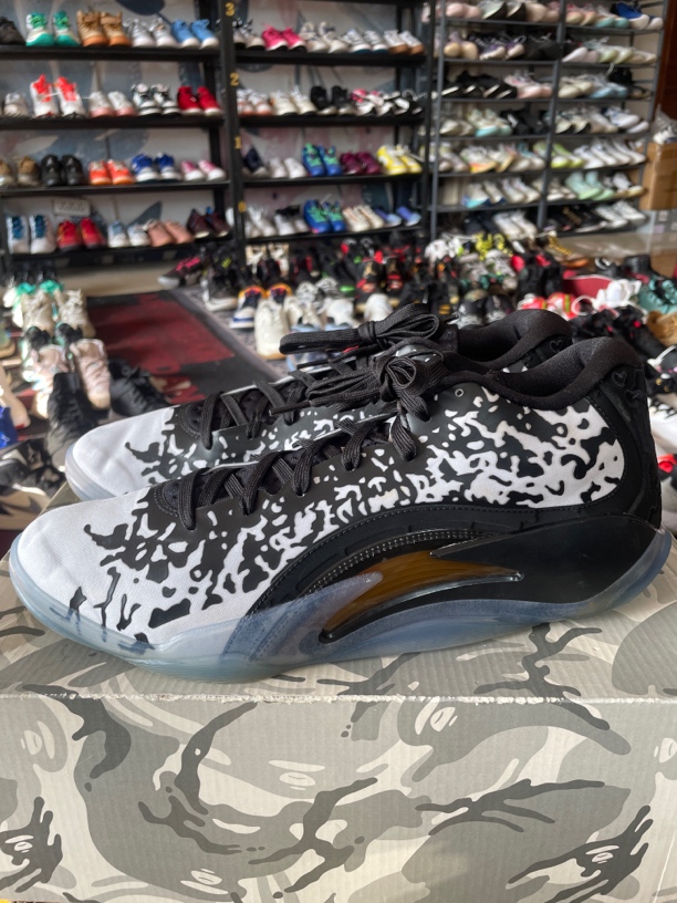 95新 maje 46码300/Jordan Zion 3 防滑缓震支撑 篮球鞋