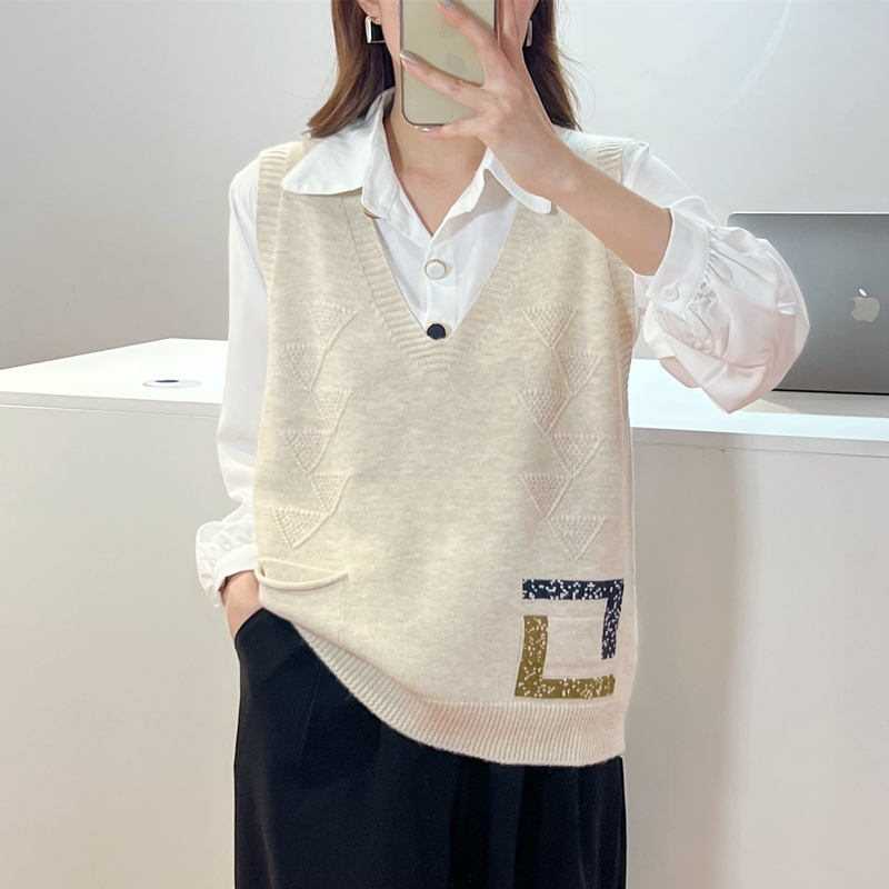 口袋设计感针织马甲背心女士春秋新款2025年时尚洋气宽松显瘦坎肩
