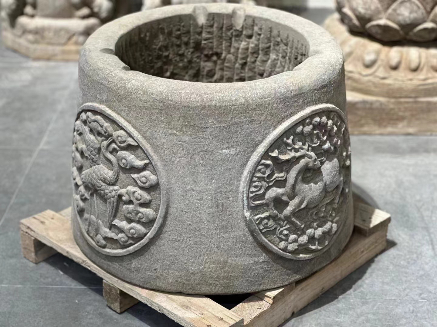 【不包邮介意勿拍】天然青石井口，直径60，高40。有石线，不卸车不上楼