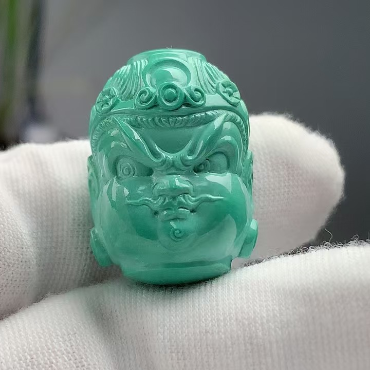 天然原矿绿松石雕刻黄财神挂坠